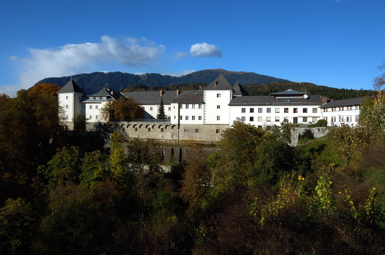 Wernberg_Schloss_Suedansicht_19102007_31.jpg