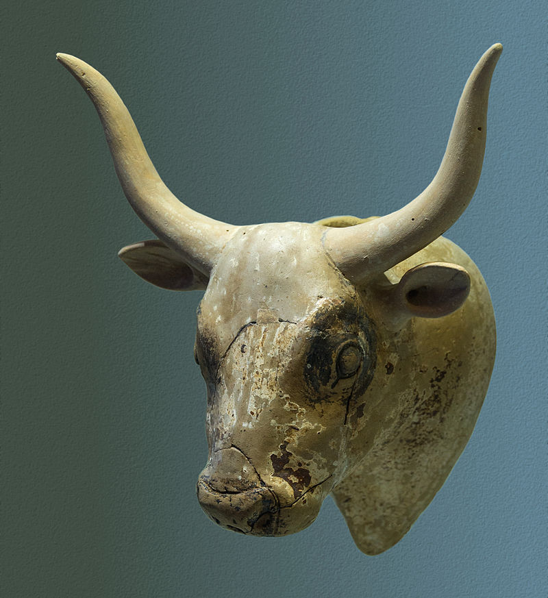 White_Bull's_head_rhyton_archmus_Heraklion.jpg