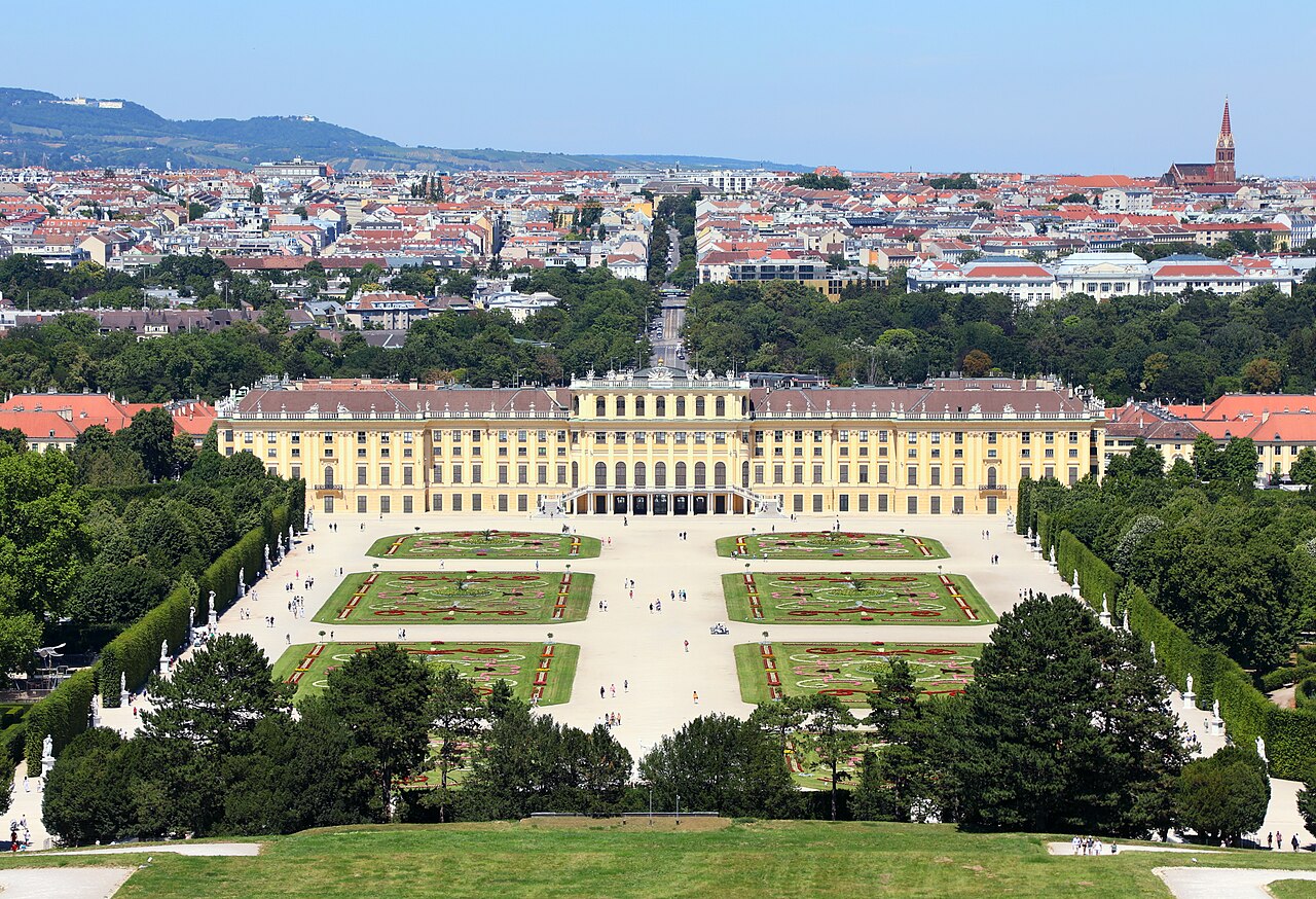 Wien_-_Schloss_Schönbrunn.JPG