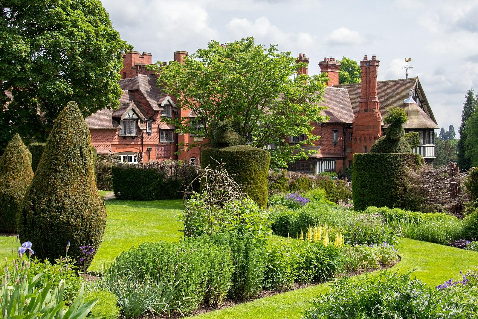 Wightwick Manor 1599px-Wightwick_Manor_2016_116.jpg