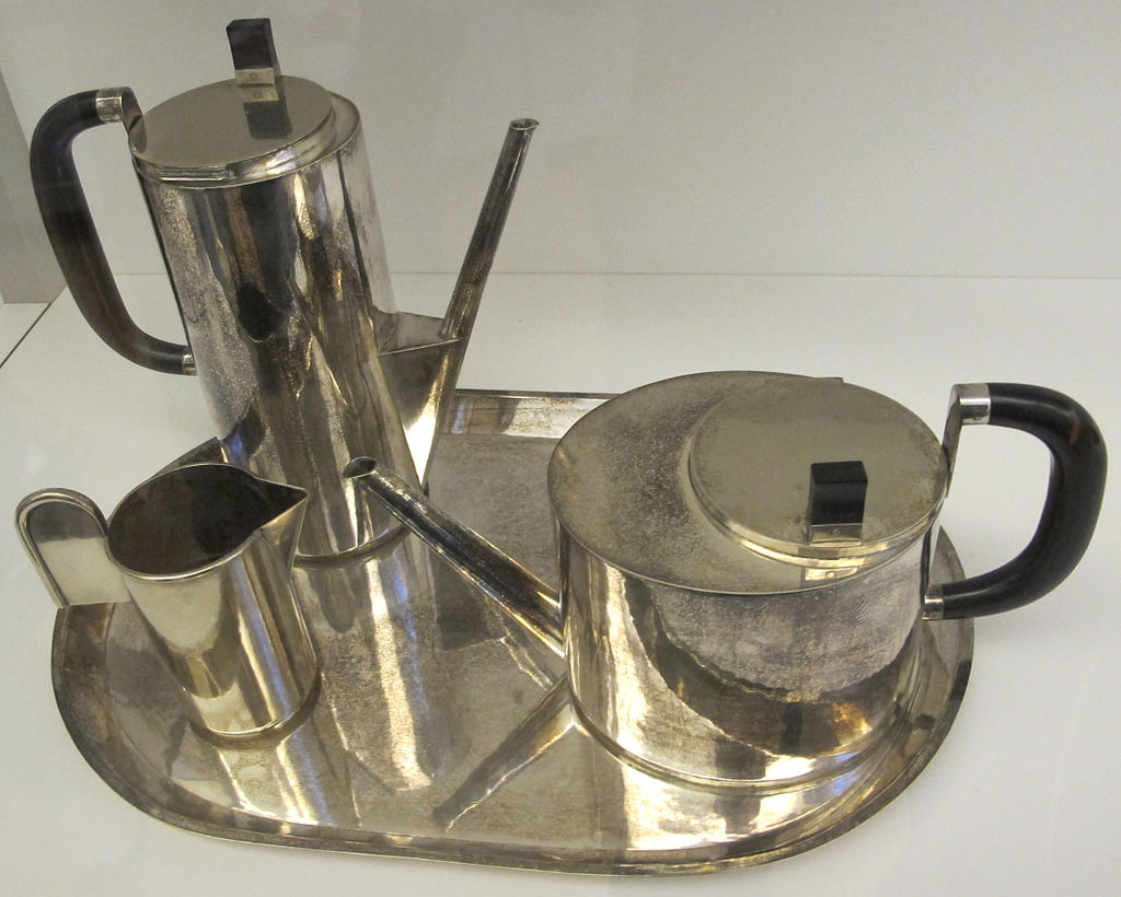 Wilhelm_wagenfeld,_servizio_per_caffè-tè,_1924.JPG