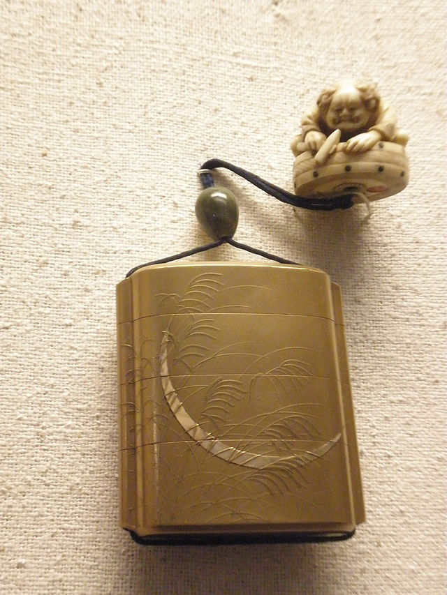 WLA_vanda_Inro_Lacquer_with_shell_crescent_moon_and_susuki_grasses.jpg