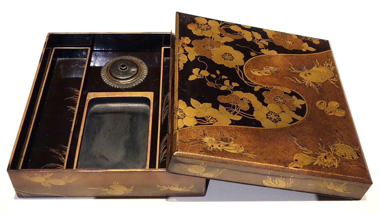 Writing_box,_Edo_period,_17th_century,.JPG