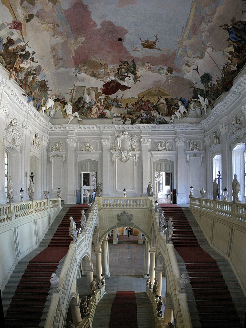 Wuerzburg-Residenz-Treppenhaus-02-Totale-2007-gje.jpg