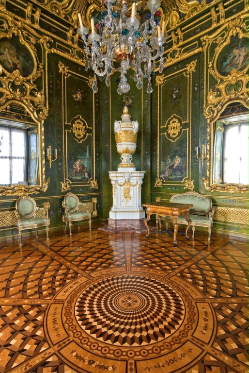 Wuerzburg_Residenz_Gruenlackiertes_Zimmer_3498_RET_1024x768.jpg