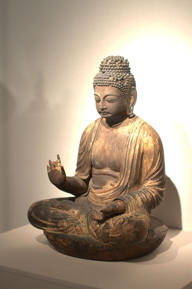 Yakushi_Nyorai_Nara_National_Museum.jpg