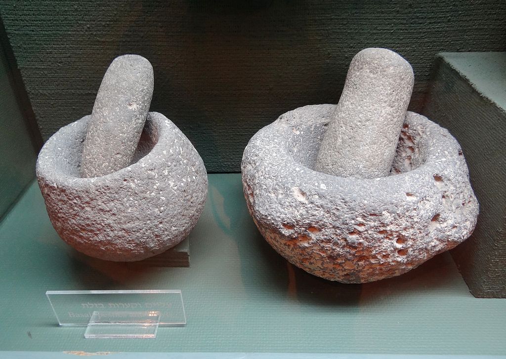 Yarmukian_Culture_–_pounding_&_grinding_stone_2.JPG