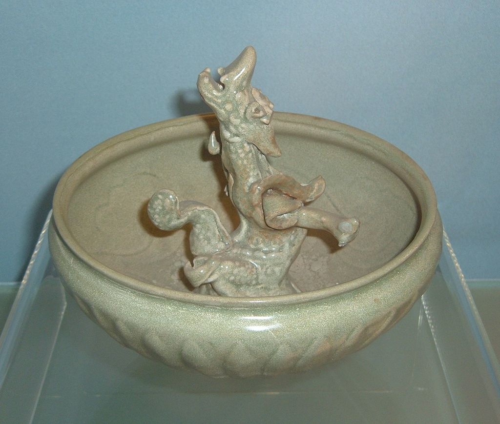 Yuan_celadon_bowl_with_modeled_dragon_design.JPG