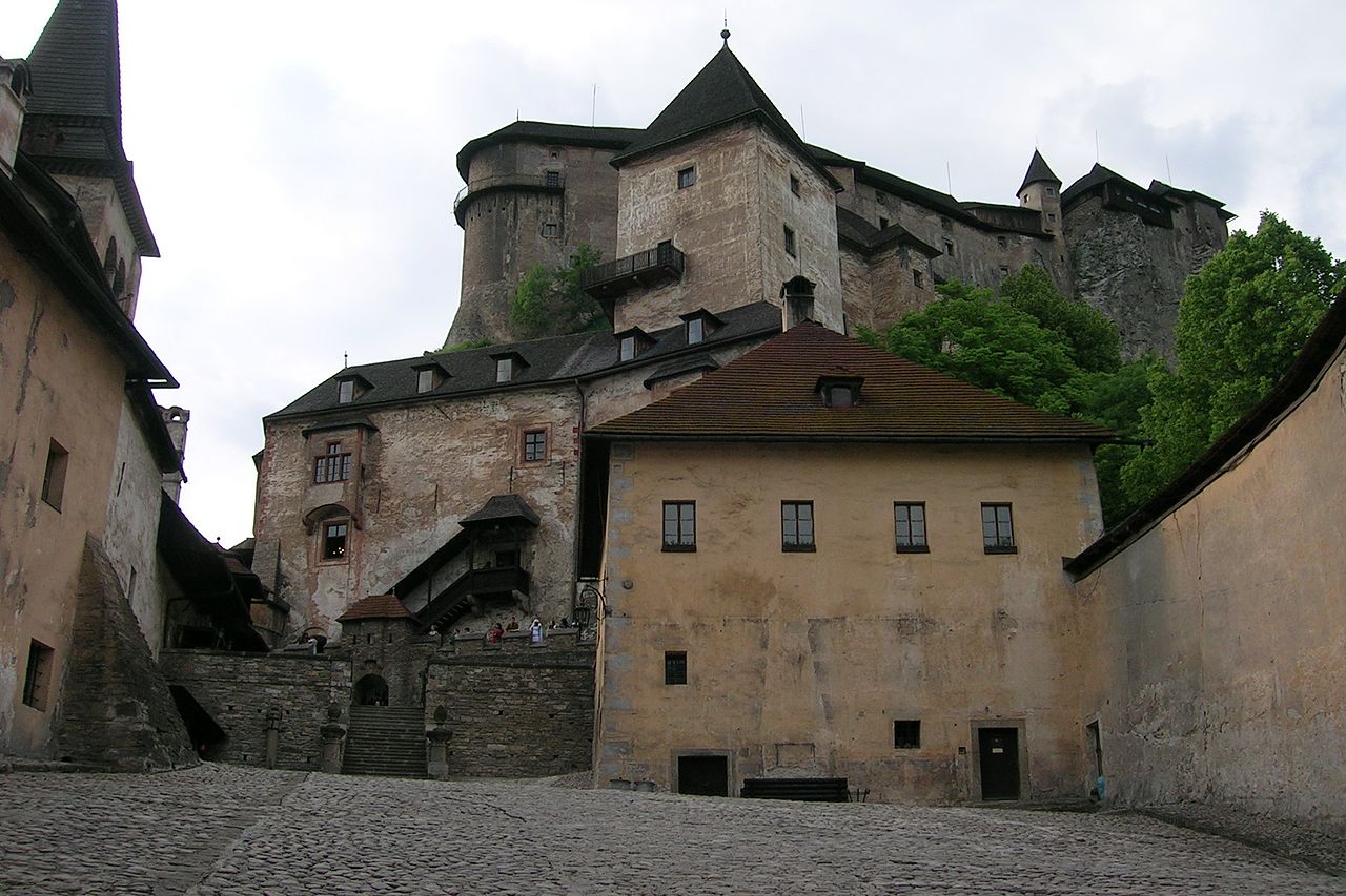 Zamek_Orawski_-_panoramio.jpg