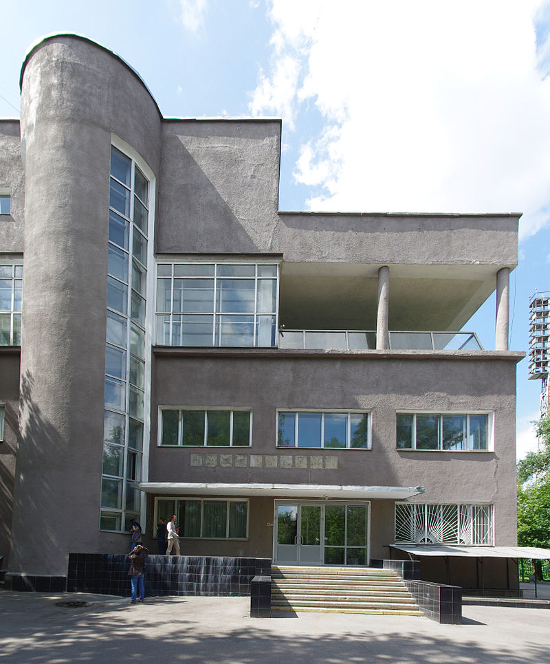 ZIL_culture_center_Moscow_2013-08-04_077-_2013-08-04_079_(9488184009).jpg