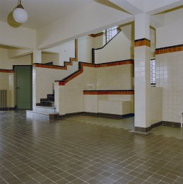 30 800px-INTERIEUR,_HAL,_TRAPPEHUIS_-_Usquert_-_20279838_-_RCE.jpg