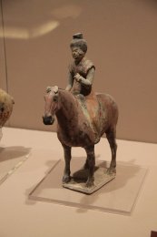 Tang_Painted_Pottery_Figure_from_Satellite_Tomb_(9908018835).jpg