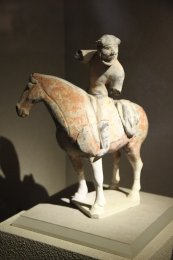 Tang_Terracotta_Hu_Figurine_(9908266575).jpg