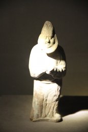 Tang_Terracotta_Hu_Figurine_(9908269165).jpg