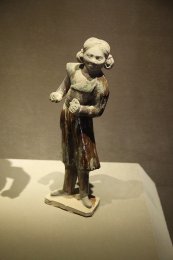 Tang_Terracotta_Hu_Figurine_(9908272276).jpg