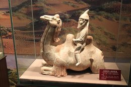 Tang_Terracotta_Hu_Figurine_(9909525756).jpg