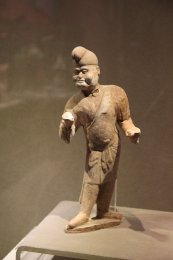 Tang_Terracotta_Hu_Figurine_(9909529926).jpg