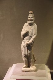 Tang_Terracotta_Hu_Figurine_(9909532386).jpg