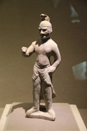 Tang_Terracotta_Hu_Figurine_(9909533535).jpg