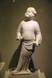 Tang_Terracotta_Hu_Figurine_(9909658973).jpg