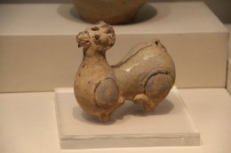Eastern_Jin_Celadon_Ram_Vessel,_Ou_Kiln_(17106510831).jpg
