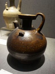 东晋德清窑黑釉鸡首壶.jpg