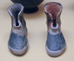 1024px-AGM_Ancient_Greek_Pair_of_Terracotta_Boots.jpg