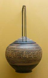 Pyxis_with_lid_Agora_Museum_Athens.jpg