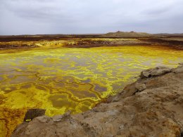 1280px-Dallol-Ethiopie_(10)[1].jpg