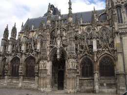 56267430_1268229507_800pxLouviers_eglise.jpg