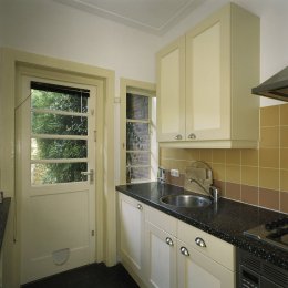 Interieur,_overzicht_van_de_keuken_van_nummer_24A_-_Groningen_-_20396018_-_RCE.jpg